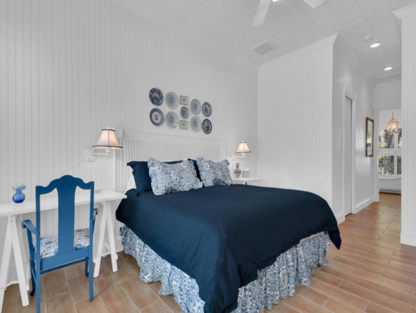 Naples Vacation Rental Near the Beach - Olde Naples Luxury Home